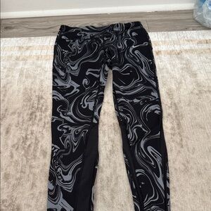 Nike Black & Gray Swirl Athletic Leggings